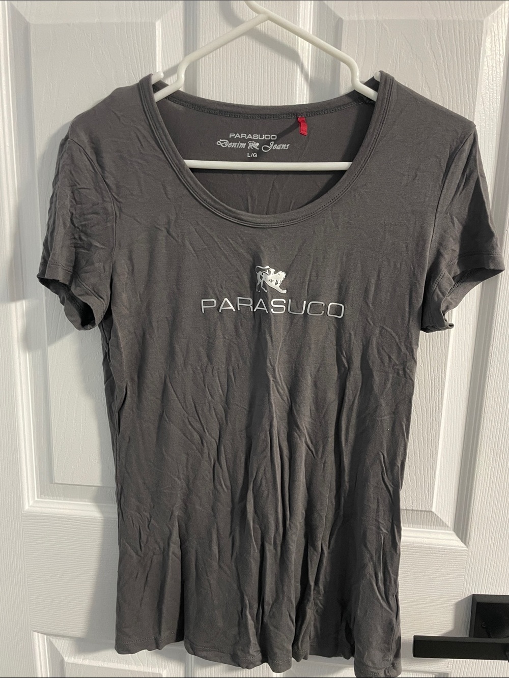Parasuco Women's Charcoal Gray Logo Scoop Neck Tee